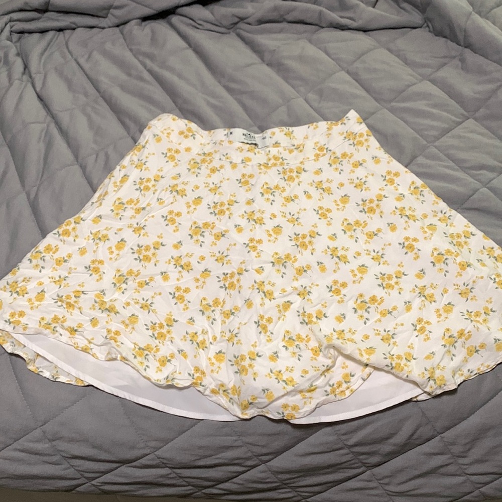 EUC Hollister floral skirt